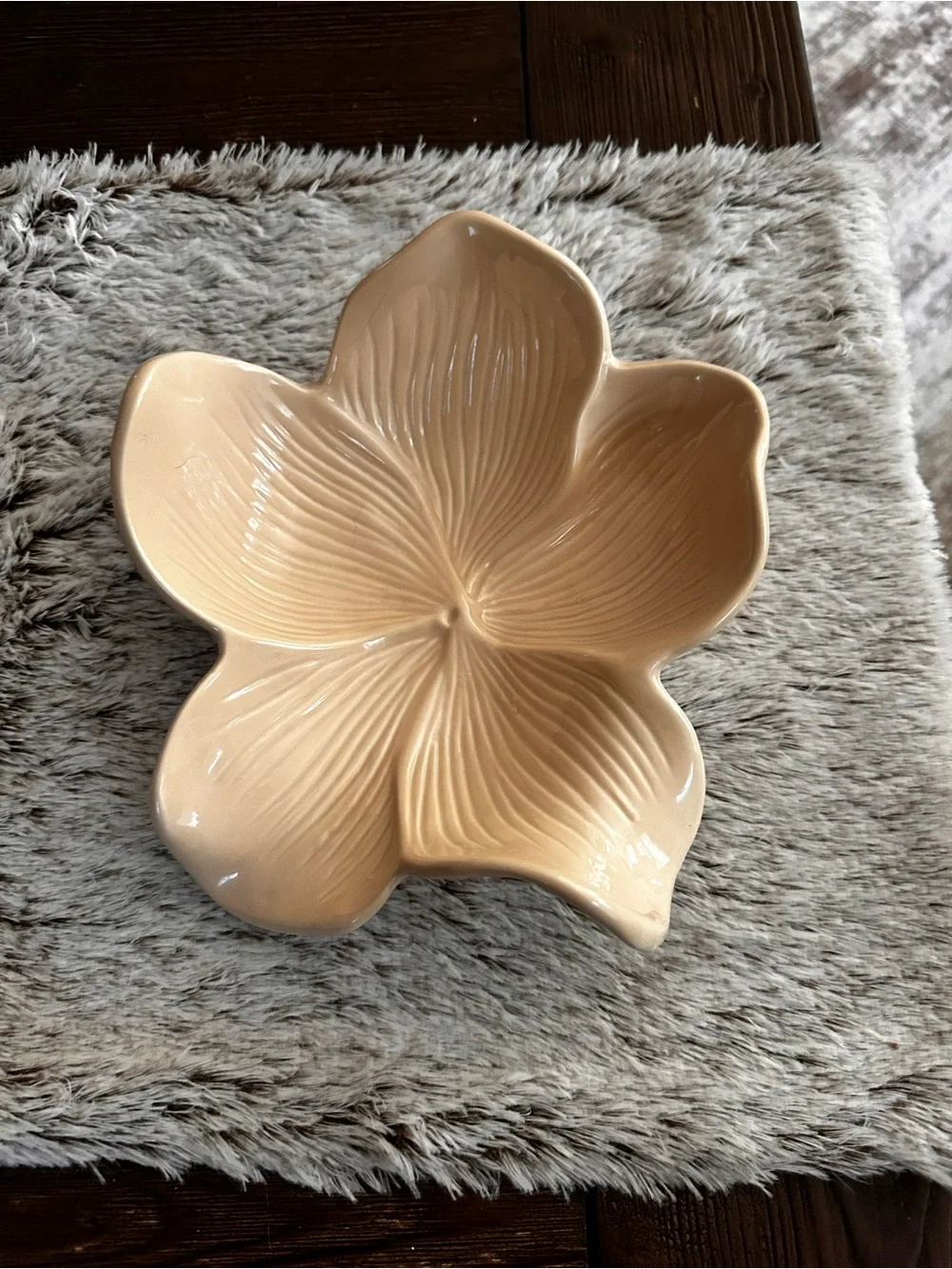 Flower shaped cream color Ceramic decor